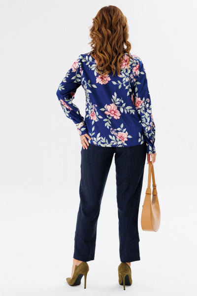 Блуза женская из атласной ткани с воротником стойкой и рукавом Anastasia 1134.1 синий(принт_цветы) - фото 11