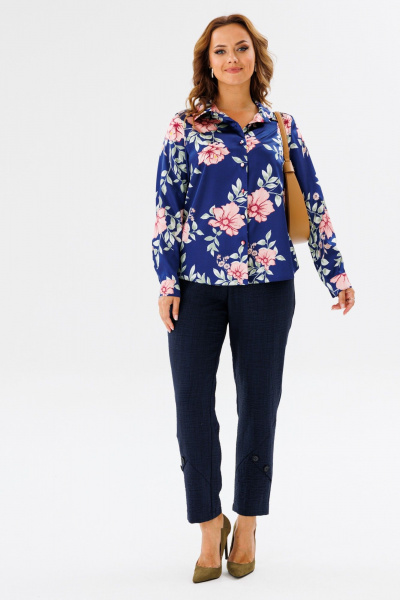 Блуза женская из атласной ткани с воротником стойкой и рукавом Anastasia 1134.1 синий(принт_цветы) - фото 4