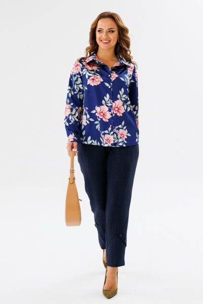 Блуза женская из атласной ткани с воротником стойкой и рукавом Anastasia 1134.1 синий(принт_цветы) - фото 2