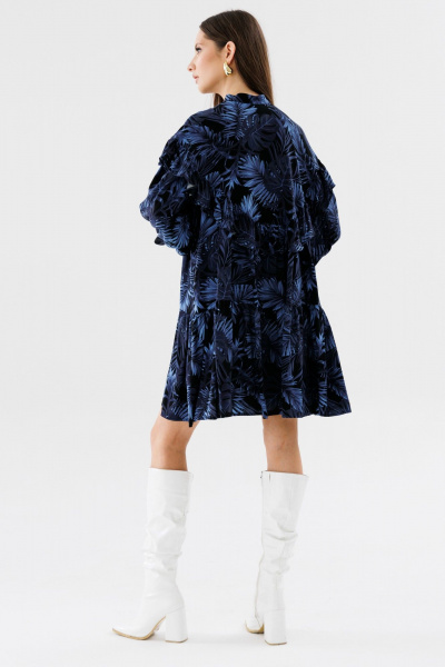 Демисезонное платье А-силуэта с рюшей и сборками NikVa 700-2 листья_индиго - фото 6