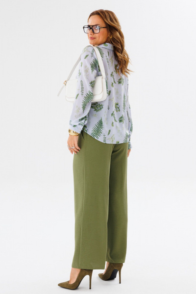 Костюм из англ. ткани с рубашкой и брюками свободного кроя Anastasia 1140.1 серо-голубой/олива - фото 10