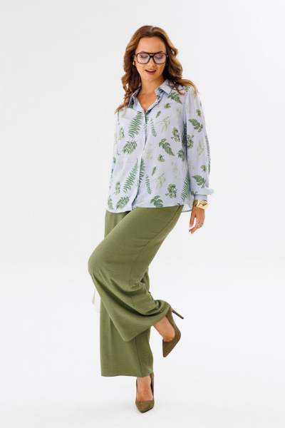 Костюм из англ. ткани с рубашкой и брюками свободного кроя Anastasia 1140.1 серо-голубой/олива - фото 3