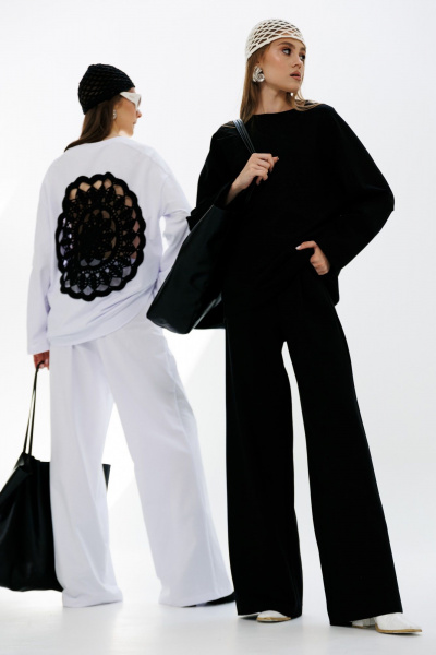 Демисезонная вязаная шапка-кроше ручной работы NikVa 706-2 молоко - фото 4