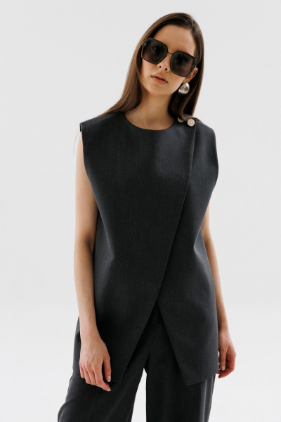 Демисезонный жилет на запах с полукруглым вырезом NikVa 723-1 графит - фото 4