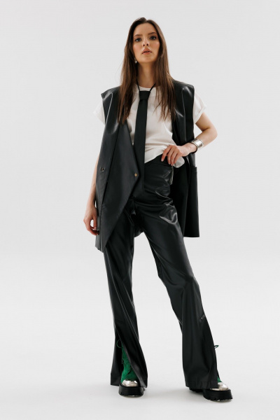 На каждый день костюм 3 предмета из экокожи с жилетом, брюками и галстуком NikVa 734-1 чёрный - фото 2