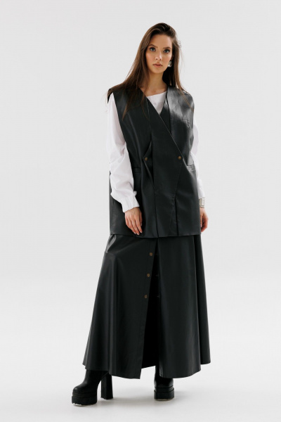 Демисезонный костюм 2 предмета из экокожи с юбкой и жилетом NikVa 741-1 чёрный - фото 1