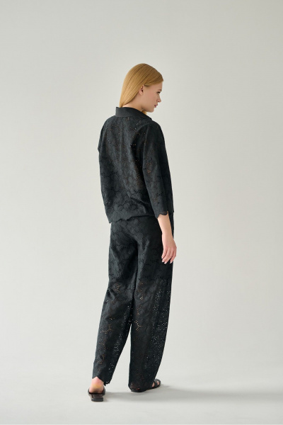 Черная хлопковая блузка с кружевом и V-вырезом Мастер Мод 853с чёрный - фото 3