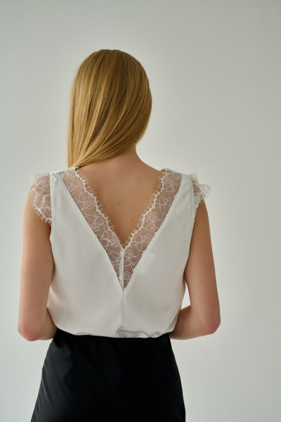 Белая шелковистая блузка с кружевом и комфортным прямым кроем Мастер Мод 854ас молочный - фото 6