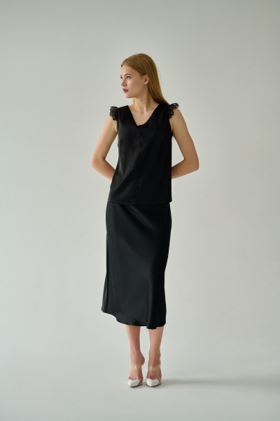 Черная шелковистая блузка с кружевом и V-образным вырезом Мастер Мод 854ас чёрный - фото 1