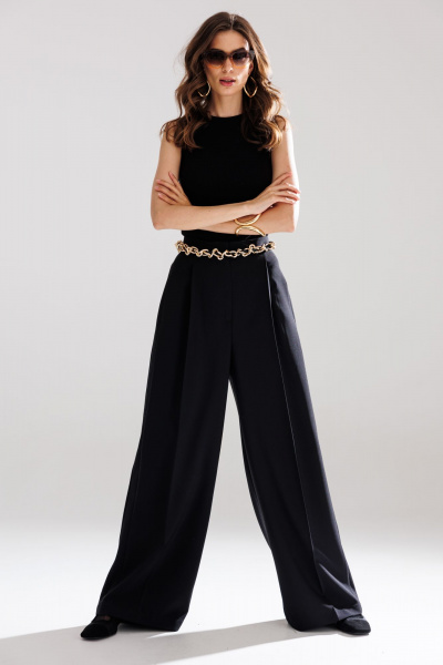 Черные брюки-палаццо из костюмной ткани с складками и лампасами EOLA 2595 черный - фото 11