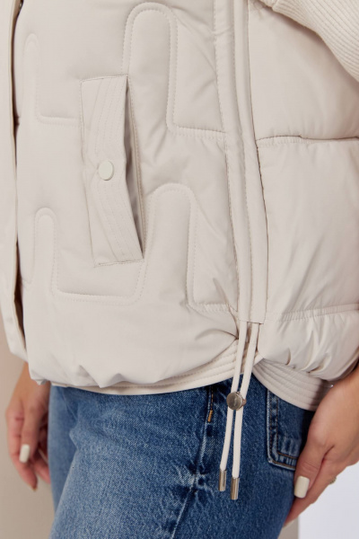 Белый жилет на молнии с декоративным шнуром Shetti 2152 молочный - фото 8