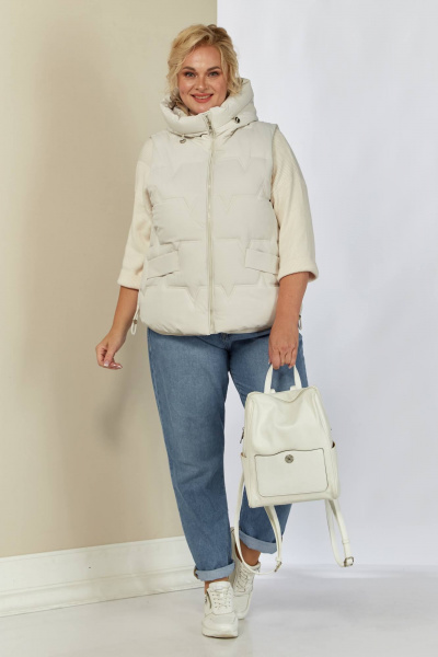 Демисезонная жилетка на молнии с капюшоном и прорезными карманами Shetti 2153 молочный - фото 3
