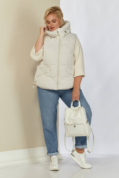 Демисезонная жилетка на молнии с капюшоном и прорезными карманами Shetti 2153 молочный - фото 2