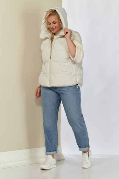 Демисезонная жилетка на молнии с капюшоном и прорезными карманами Shetti 2153 молочный - фото 1