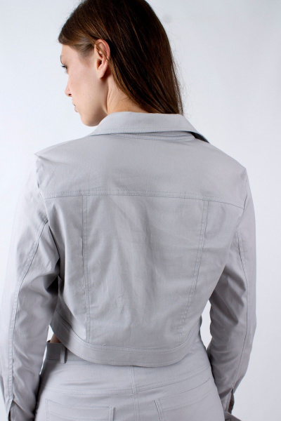 Летний серый жакет с декоративными рельефами и накладными карманами Mita ЖМ1179А серый - фото 4
