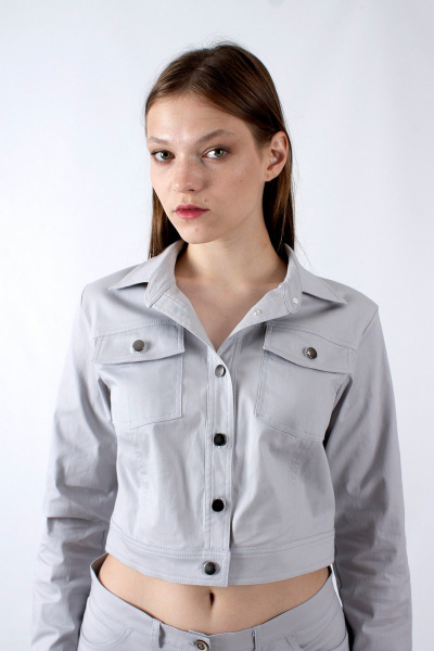 Летний серый жакет с декоративными рельефами и накладными карманами Mita ЖМ1179А серый - фото 2