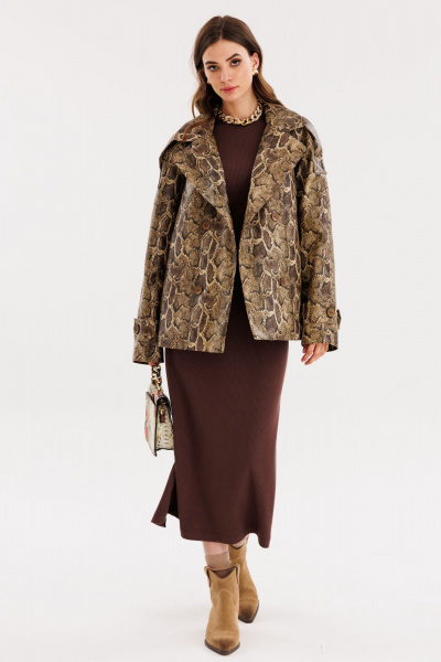 Платье приталенное из трикотажного рубчика с разрезом EOLA 2666 коричневый - фото 9