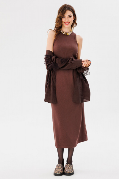 Платье приталенное из трикотажного рубчика с разрезом EOLA 2666 коричневый - фото 6