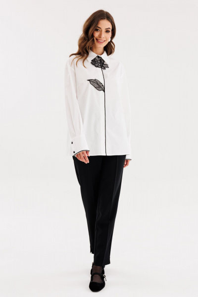 Белая блузка из плательно-блузочной ткани с рукавом-кулиской EOLA 2679 молочный - фото 2