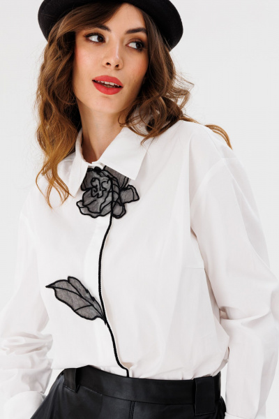 Белая блузка из плательно-блузочной ткани с рукавом-кулиской EOLA 2679 молочный - фото 9