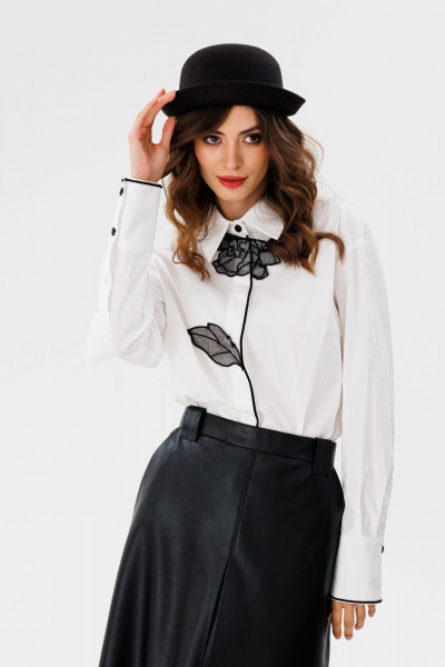 Белая блузка из плательно-блузочной ткани с рукавом-кулиской EOLA 2679 молочный - фото 7