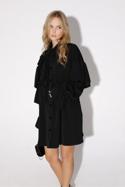 Демисезонное платье-рубашка из текстиля с воланами PiRS 4788 черный - фото 2