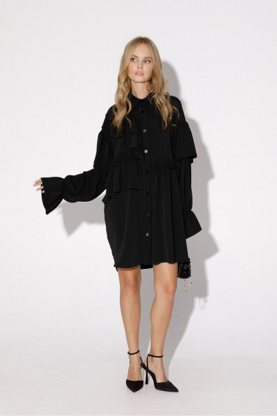 Демисезонное платье-рубашка из текстиля с воланами PiRS 4788 черный - фото 1