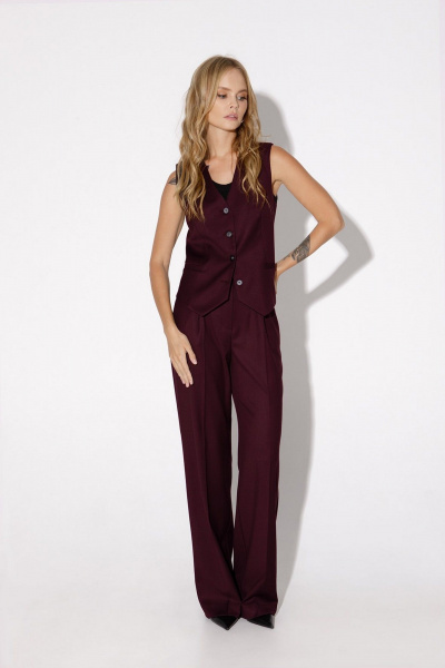 Деловой костюм-тройка из вискозы и текстиля PiRS 4823 бургунди - фото 3