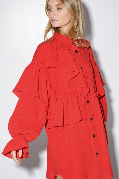 Круглогодичное платье-рубашка с воланами и длинными рукавами PiRS 5169 красный - фото 2