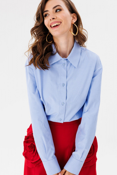 Блуза из текстиля с отложным воротником и длиной до бедра EOLA 2712 голубой - фото 10