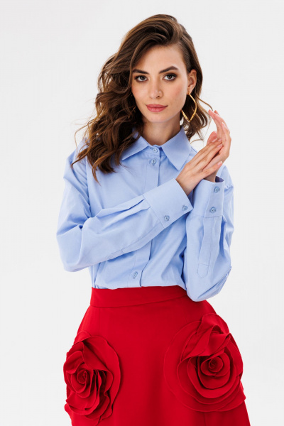 Блуза из текстиля с отложным воротником и длиной до бедра EOLA 2712 голубой - фото 9