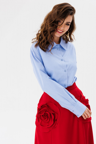 Блуза из текстиля с отложным воротником и длиной до бедра EOLA 2712 голубой - фото 7