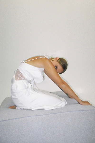 Платье-комбинация макси с воланами и кружевом PiRS 5225 молочный - фото 10