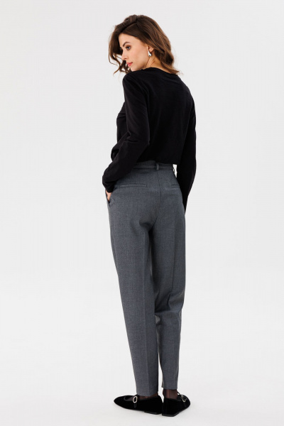 Серые зауженные брюки из костюмной ткани с карманами EOLA 2700 темно-серый - фото 4