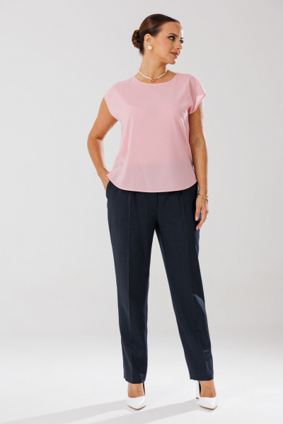 Демисезонный костюм блуза брюки жакет из текстиля с рельефами Mubliz 204 графит-розовый - фото 10