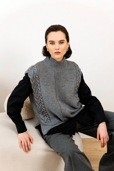 Объемный жилет из трикотажа с заниженной линией плеча и воротником-стойкой Romgil РВ0108-ШЕ5 серый - фото 8