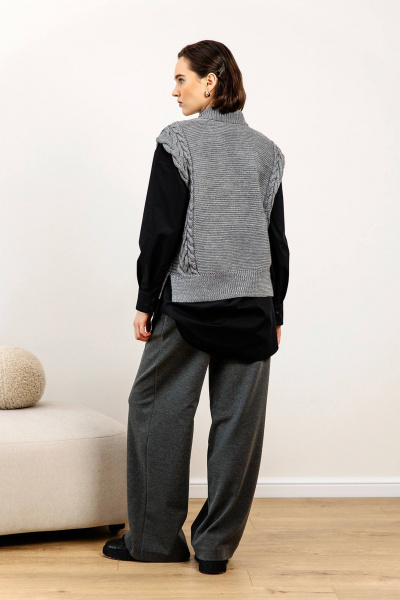 Объемный жилет из трикотажа с заниженной линией плеча и воротником-стойкой Romgil РВ0108-ШЕ5 серый - фото 7