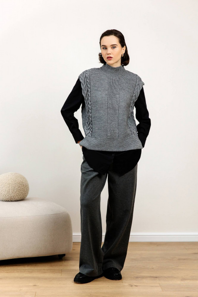 Объемный жилет из трикотажа с заниженной линией плеча и воротником-стойкой Romgil РВ0108-ШЕ5 серый - фото 6