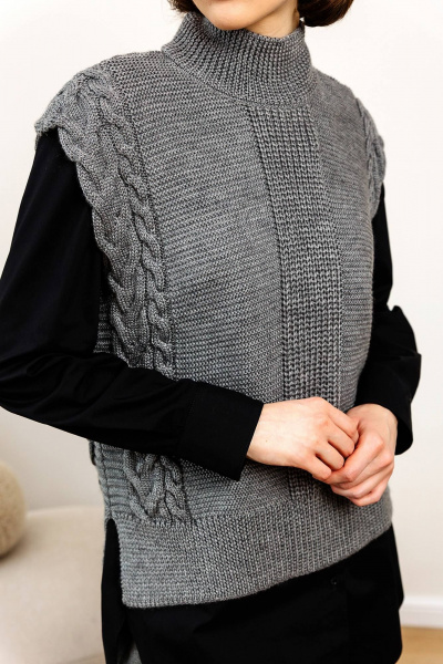 Объемный жилет из трикотажа с заниженной линией плеча и воротником-стойкой Romgil РВ0108-ШЕ5 серый - фото 3