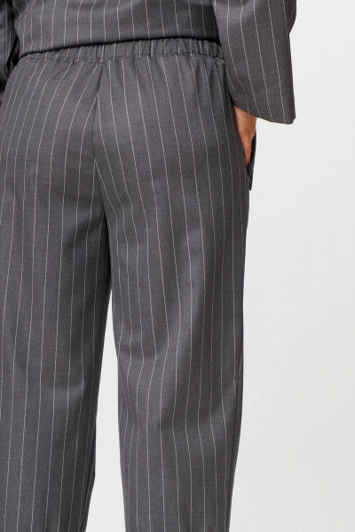 Стильный офисный костюм из костюмной ткани с асимметричным блузоном SOVA 11239 - фото 11