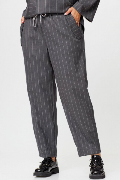 Стильный офисный костюм из костюмной ткани с асимметричным блузоном SOVA 11239 - фото 10