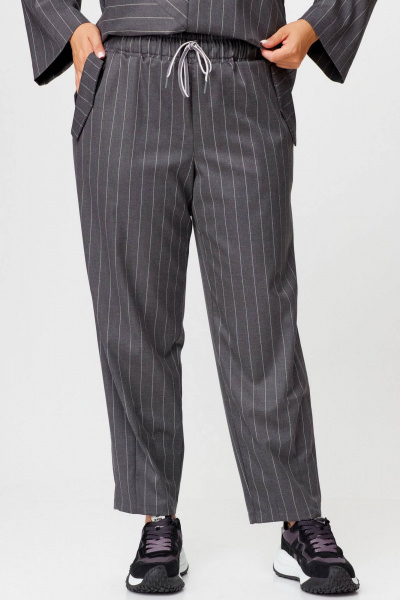 Стильный офисный костюм из костюмной ткани с асимметричным блузоном SOVA 11239 - фото 8