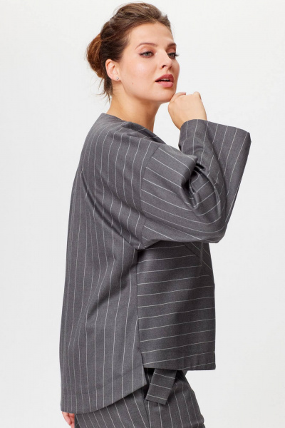 Стильный офисный костюм из костюмной ткани с асимметричным блузоном SOVA 11239 - фото 7