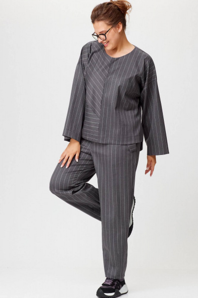 Стильный офисный костюм из костюмной ткани с асимметричным блузоном SOVA 11239 - фото 4