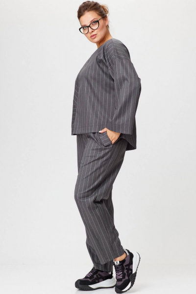 Стильный офисный костюм из костюмной ткани с асимметричным блузоном SOVA 11239 - фото 3