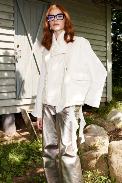 Жилет свободного кроя, на синтепоне, с карманами, демисезон Lokka 1376 молочный - фото 5