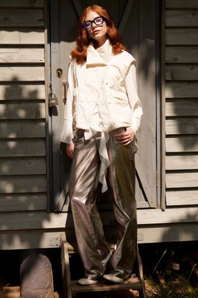 Жилет свободного кроя, на синтепоне, с карманами, демисезон Lokka 1376 молочный - фото 2