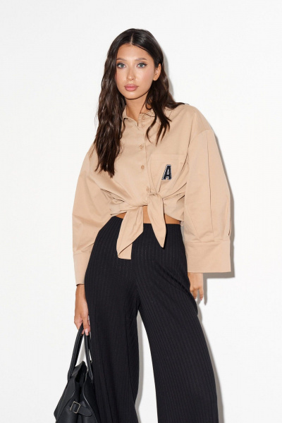 Бежевая свободная рубашка с буквой А и разрезами по бокам ANNETE A974 - фото 5