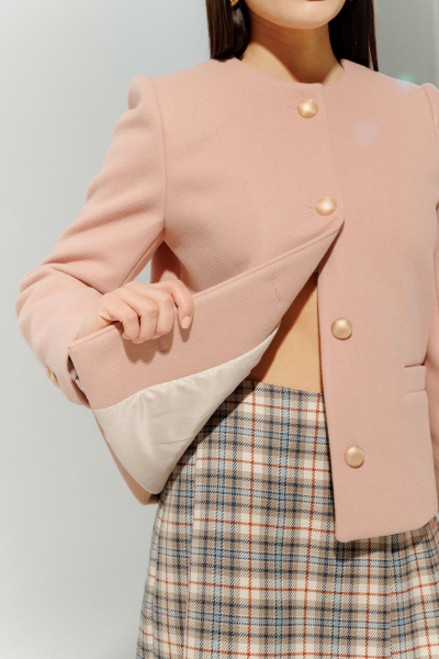 Жакет в стиле Шанель с металлическими пуговицами DEVITA 4012 пудровый - фото 19