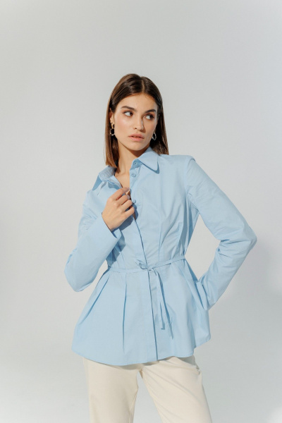 Блуза классическая из натурального хлопка с разрезами DEVITA 6013 голубой - фото 7